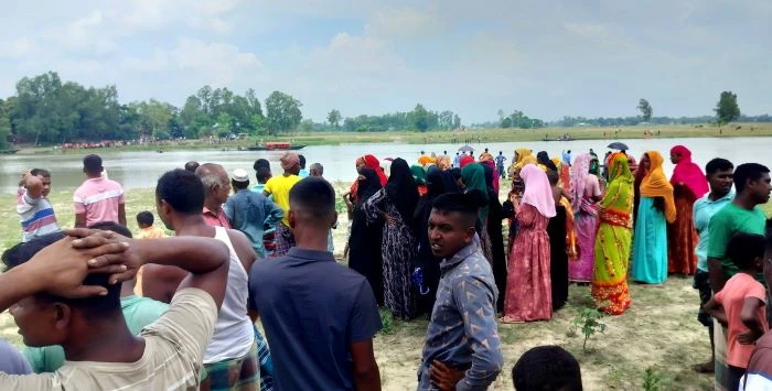 সরিষাবাড়ীতে ঝিনাই নদীতে যাত্রীবাহী নৌকা ডুবি, ২ জনের মৃত্যু, উদ্ধার ৪